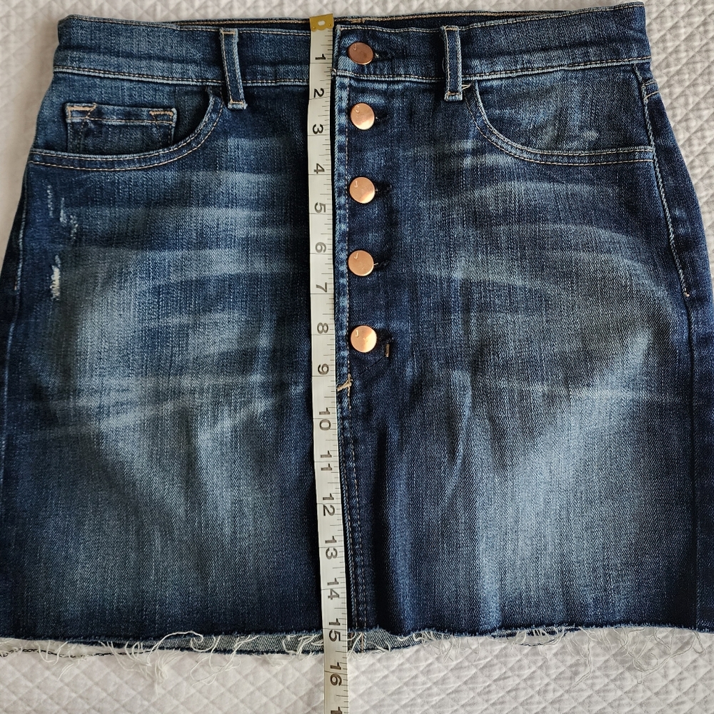 J Brand straight buttoned skirt. 5 pockets. Raw hem. Amost new. - Picture 5 of 7